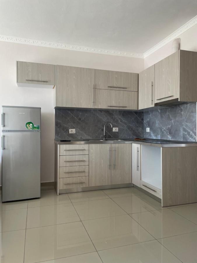 Xhulio Apartments Sarandë Esterno foto