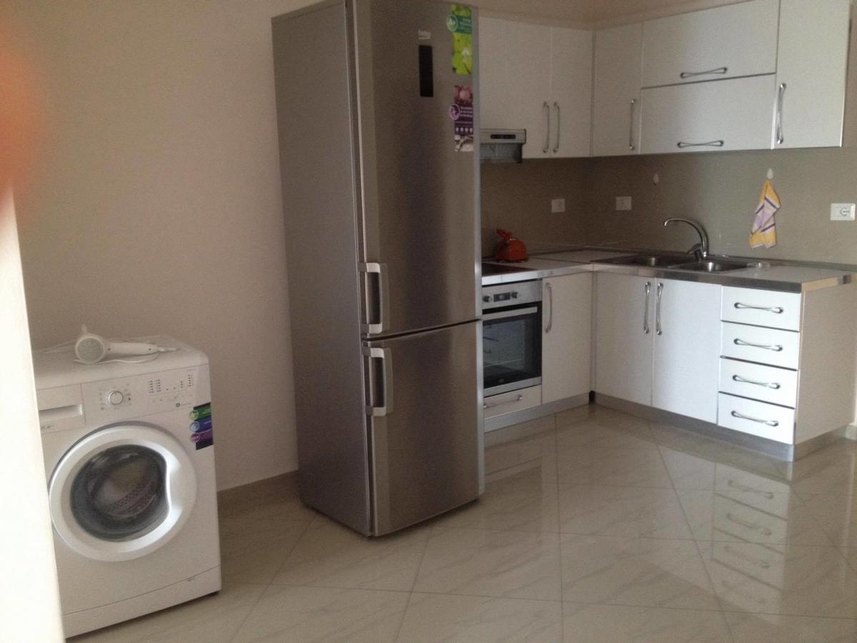 Xhulio Apartments Sarandë Esterno foto